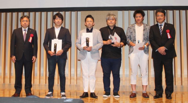 コンテスト表彰式（左端が濱村社長）