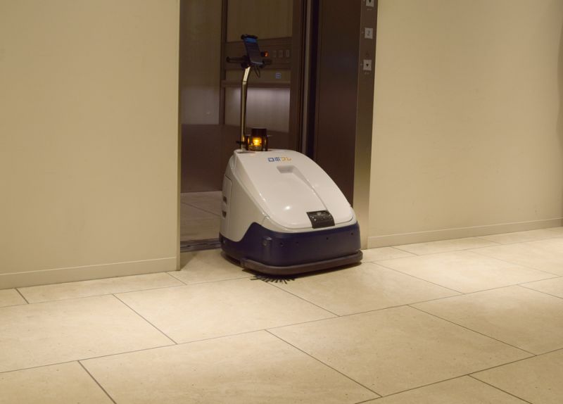 エレベーターなど各種ビル施設と連携し、清掃ロボットが自動で移動する