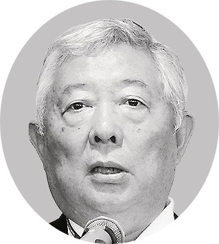 竣工祝賀会であいさつする内山会長