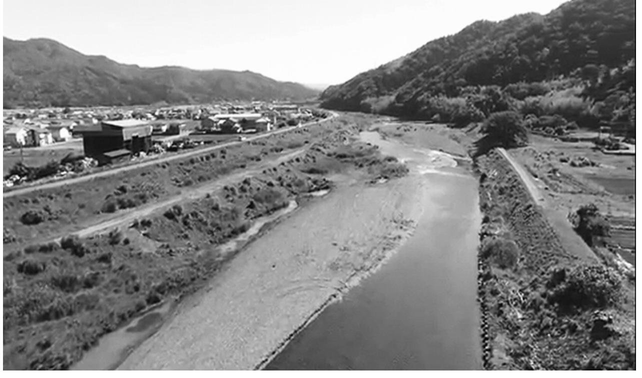 福井県小浜市を流れる南川。この上流には川沿いに約1000坪の遊休土地があり、平田不動産ではBESSの「梺六範」に提案するかどうか検討しているという(写真提供=平田不動産)