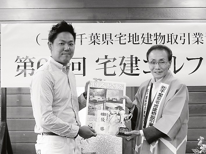 加藤孝慈代表(左)