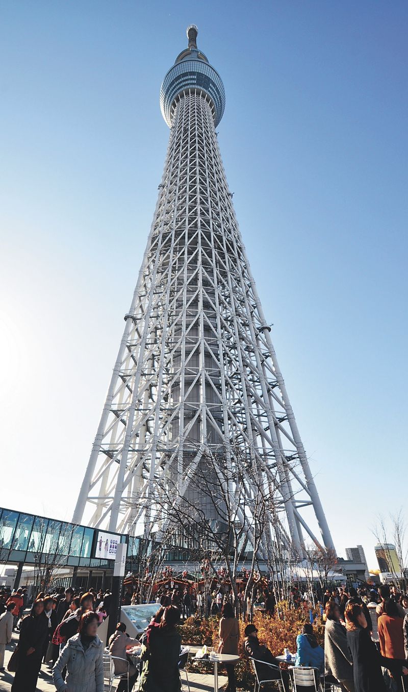 自立式電波塔として世界一高い東京スカイツリー(634メートル)は、12年5月22日に開業。半年過ぎた段階で来場者数は328万人を記録した