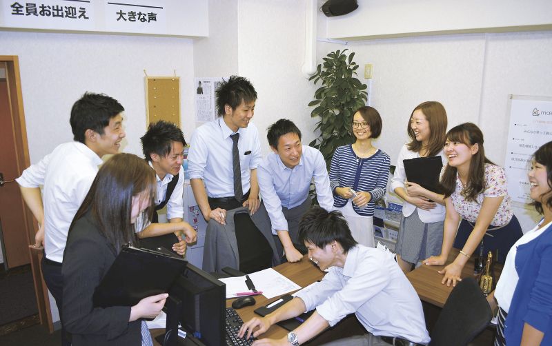 仕事で重要なのは仲間とのチームワーク。1+1の足し算が、3にも4にもなることがある。東京・高輪の賃貸仲介会社メイクアクトの社内には笑顔と元気な声が飛び交う(22面参照)。同じ仕事をするにも「心の持ち方」「やる気の度合い」により、成果は全く違ったものになる