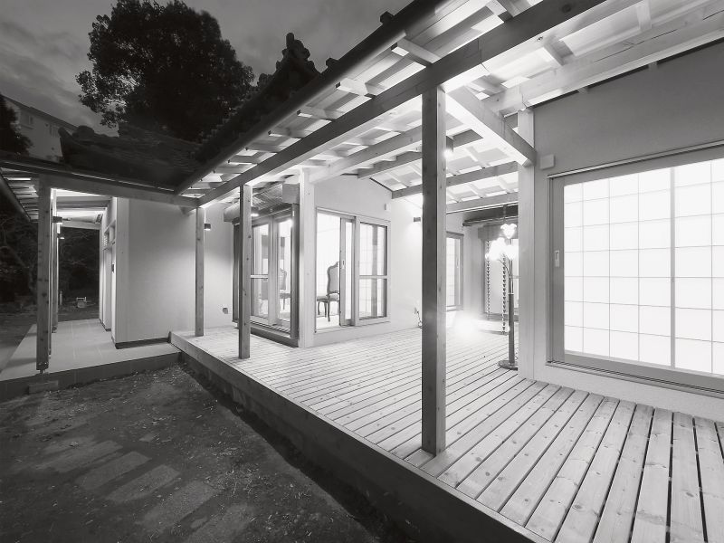 照明にもこだわり、夜間はライトアップも