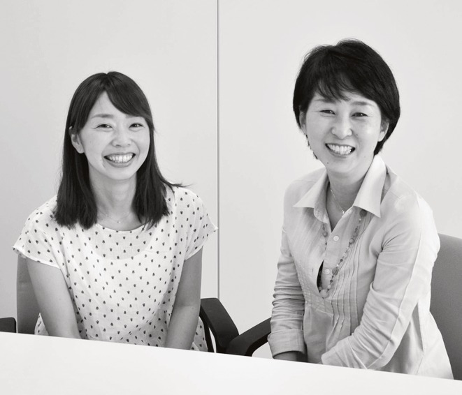 「暮らす会」メンバーの比嘉さん(右)と事務局担当の高三さん