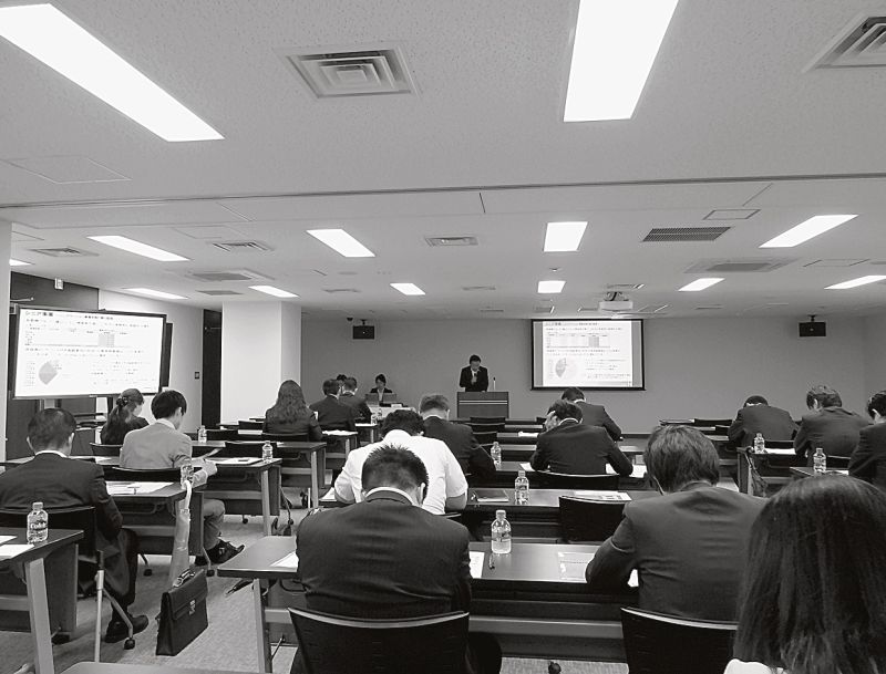 都内で行われた決算説明会の様子。投資家や証券会社なども参加している