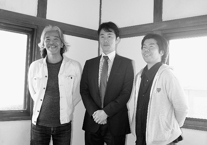 右からルーヴィス・福井信行代表取締役、あゆみリアルティーサービス・田中歩代表取締役、スタジオA建築設計事務所・内山章代表取締役