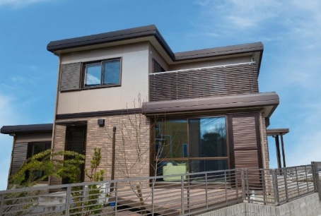 兵庫・三田に築35年の断熱改修モデル PV・蓄電池搭載も