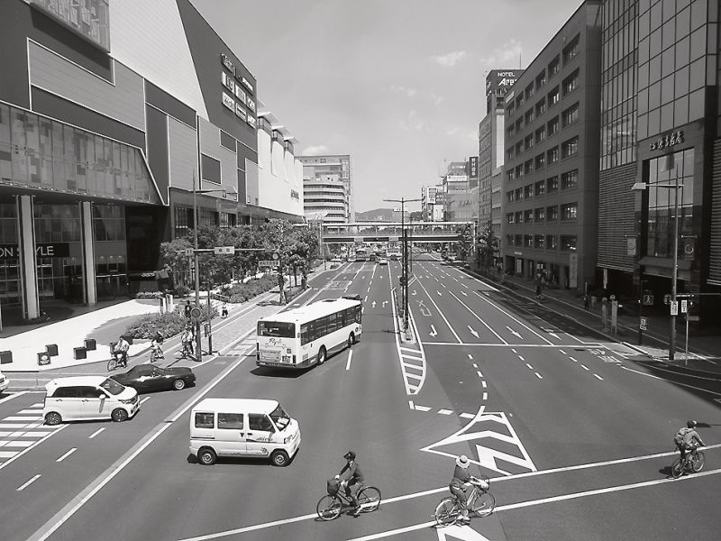 都市機能の更新が進む市役所筋