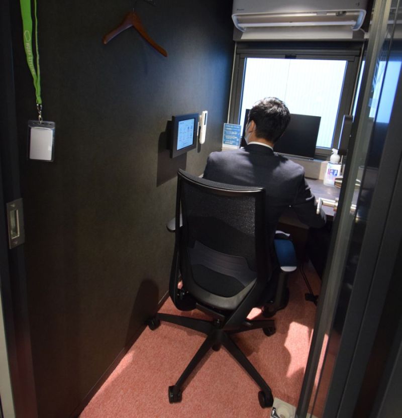 WEB会議に対応し、カードキーで施錠が可能な個室