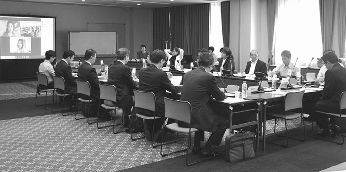 一部の委員は海外からテレビ会議で参加