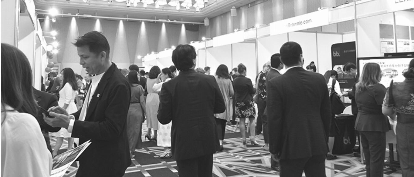 賛助団体やスポンサー企業が展示ブースでPR