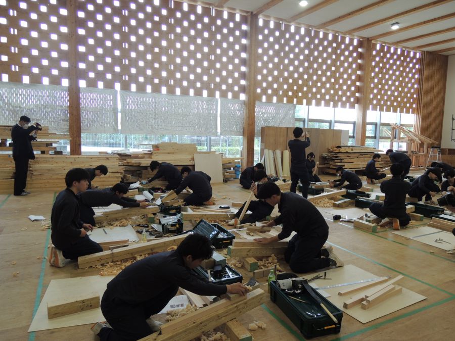 若手大工・内装工を社員として育成 ポラス 建築技術訓練校の見学会