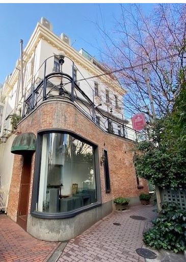 サンフロンティア不、建替え前の洋館をアート会場に