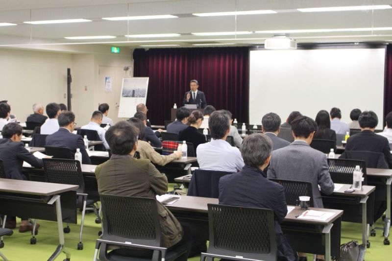 東京の会場には49社、62人が来場した