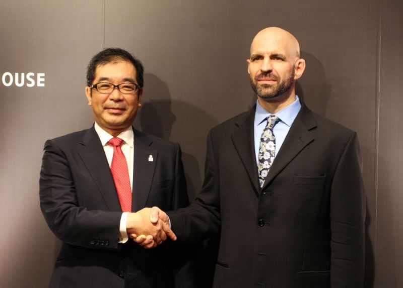 仲井社長（左）とアンソニー教授
