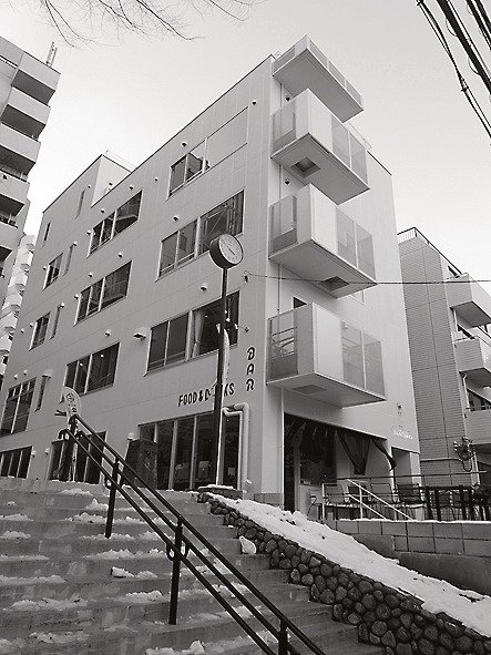 専門学校だったビルを一棟リノベーションした
