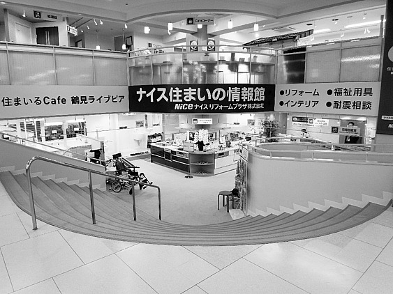福祉用具販売の専門職が接客する