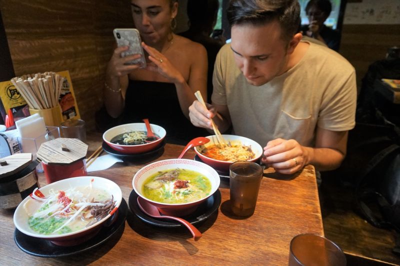 渋谷のラーメン店で4つの味を楽しむ