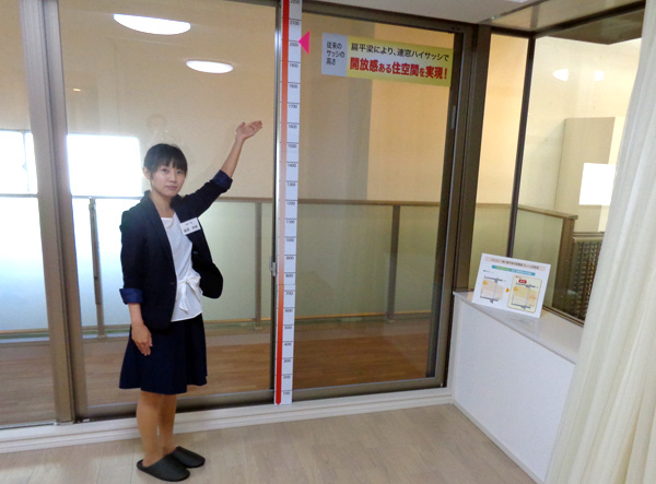 LIPS内をリニューアルし同社が推進する商品企画「Be―NEXT」を展示。開放感ある空間が特徴だ