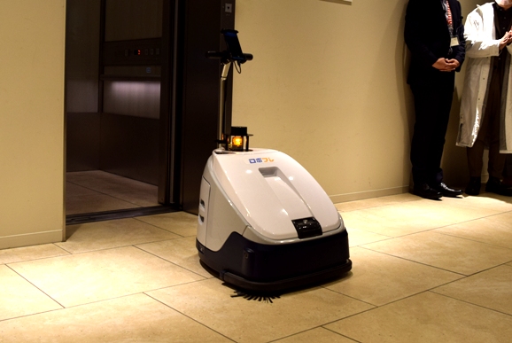 ロボットのフロア移動の障害は克服されつつある