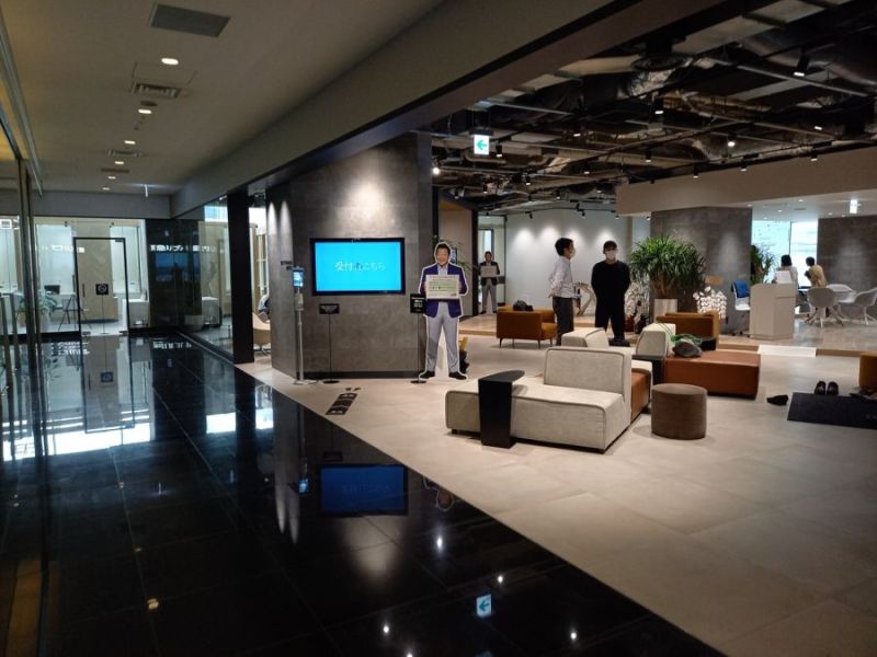 銀座の営業担当者と現地を結ぶ