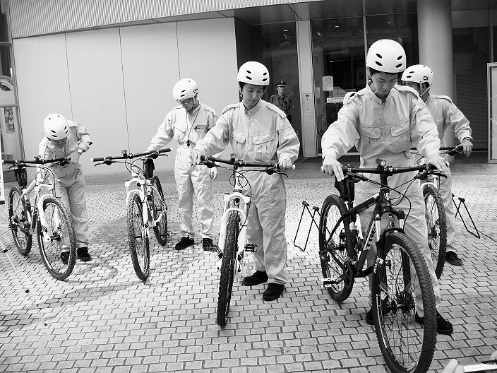 防災用自転車を導入。災害時には、各ビルの被害状況確認や行政からの情報収集に利用する
