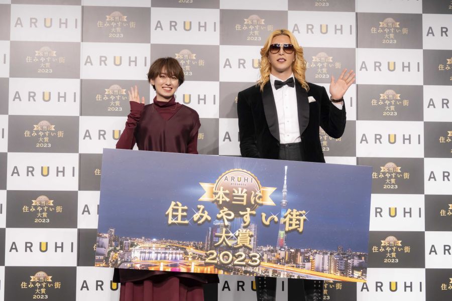 ゲストのタレント南明奈さん(左)と実業家でタレントのROLANDさん(写真はいずれもアルヒ提供)