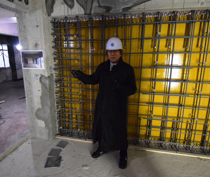 耐震化手法について説明する青木茂建築工房の青木茂氏