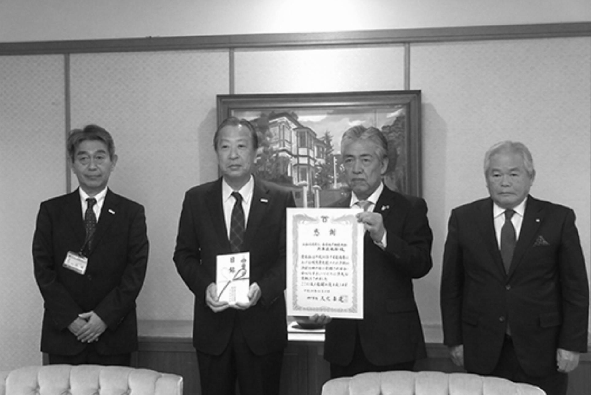 中央左が岡口副市長、中央右が南村本部長