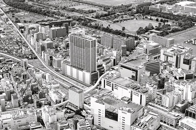 「プラウドタワー立川」の完成予想図と周辺位置図