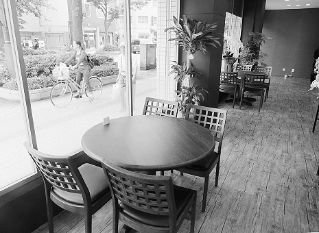 カフェ風の店舗内装