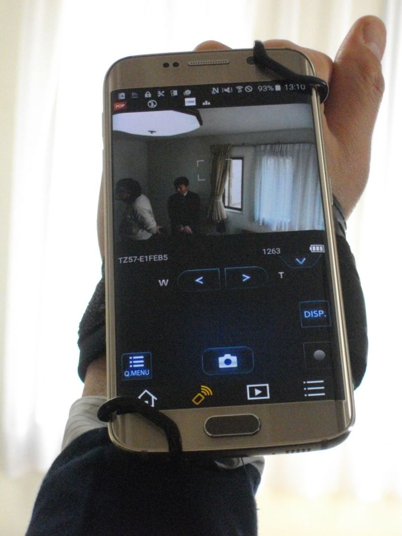 腕にスマホを装着することも可能