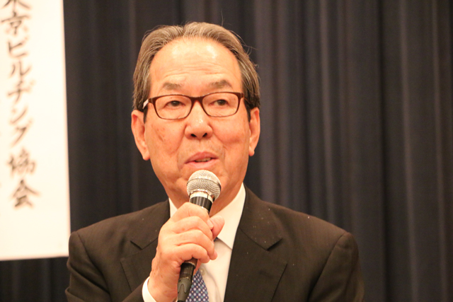 総会であいさつをする木村会長