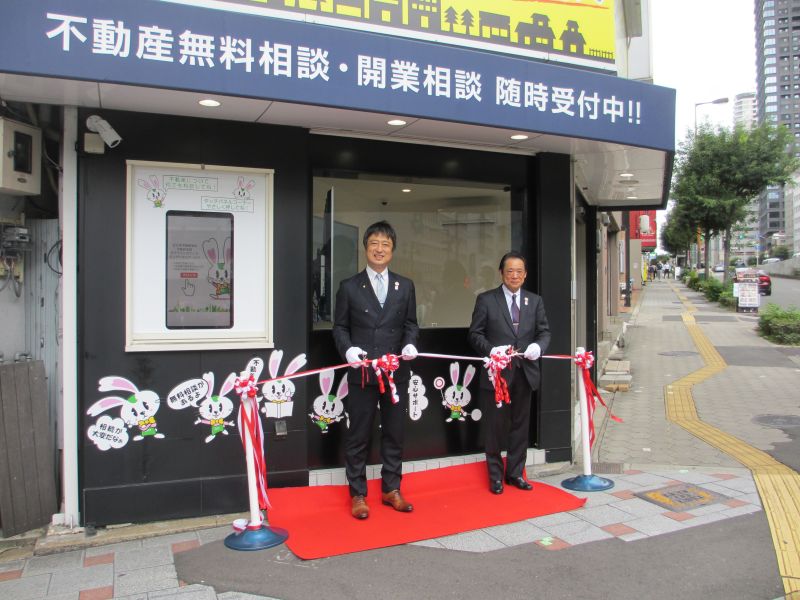 大山委員長と(右)堀田本部長