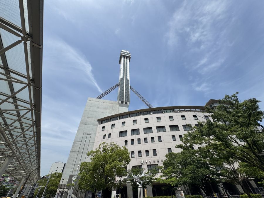 東京都アフォーダブル住宅として募集が開始された「ファミルート船堀」、建設地から徒歩8分の船堀駅前には、「船堀タワー」の愛称で親しまれるタワーもそびえ立っている。(筆者撮影)