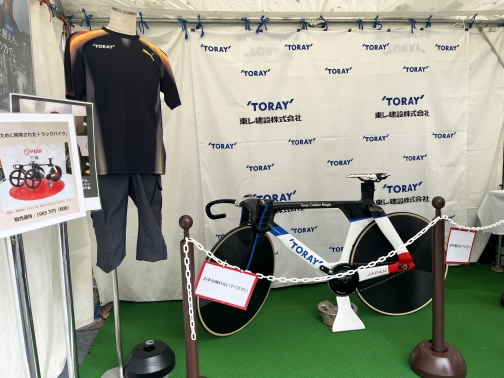 当日設置されたブースにはロードバイクやウェアが展示された