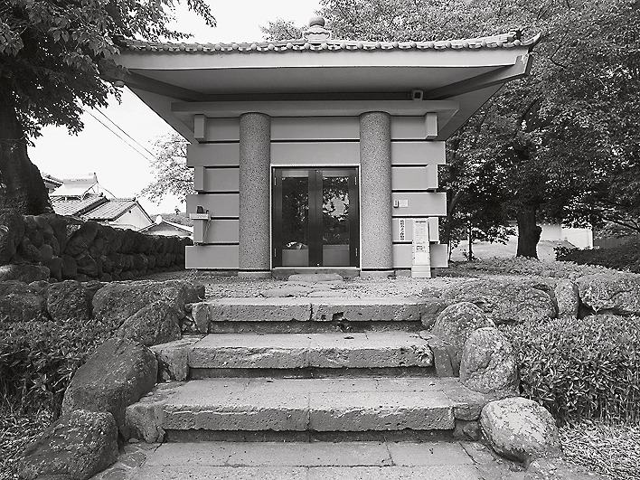 記念館も併設されている日本三古碑の一つである多胡碑
