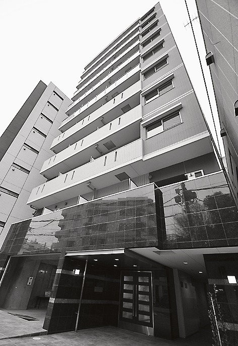 線路側とは反対の建物外観。通常タイプの住戸を用意した
