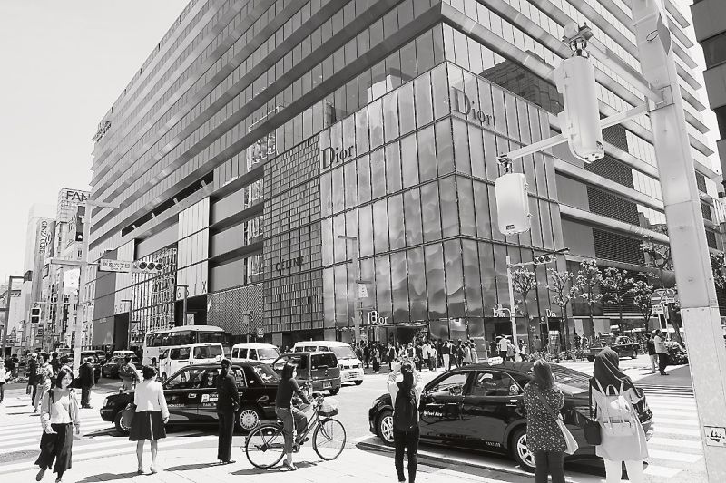 大型商業施設が開業した銀座の中央通り