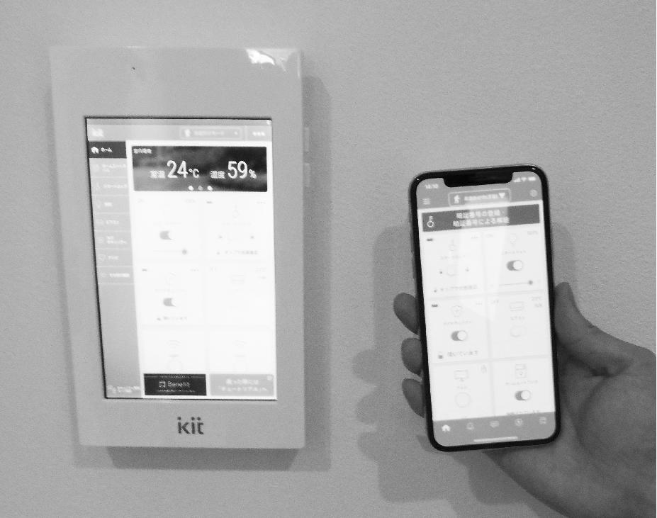 コントローラーとスマホで容易に操作