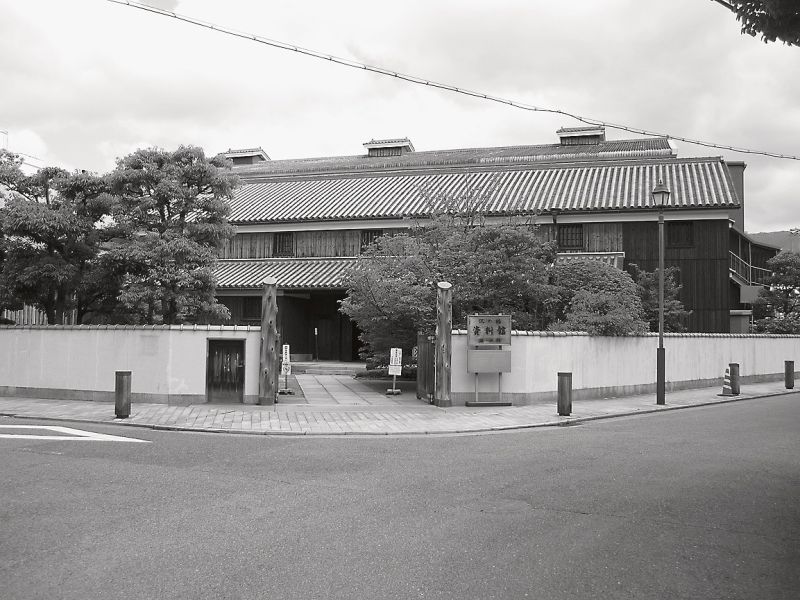 古い趣のある酒蔵は記念館や資料館として活用され、観光客を受け入れている。これは沢の鶴資料館
