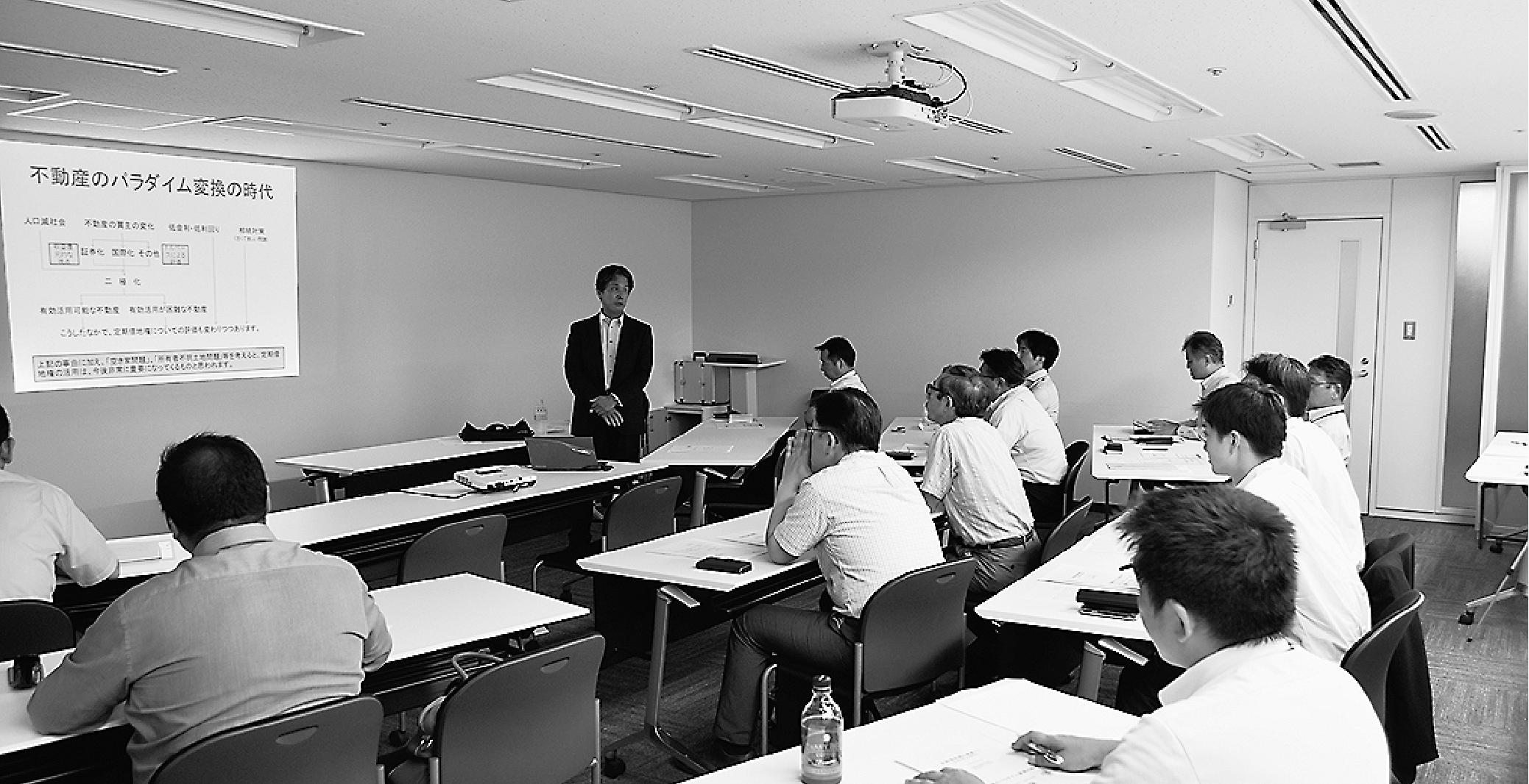 協議会会員向けに開いた「定借塾」（第１回目の様子）