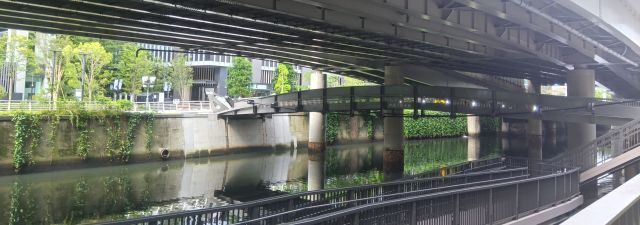 今回新設された「仲通り散歩橋」
