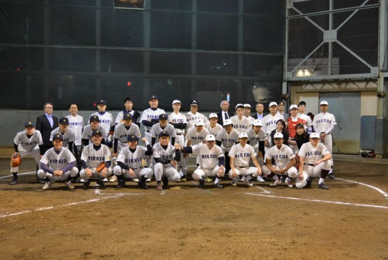 2度目の優勝を決め、喜びに沸くSB会ベースボールクラブの選手たち。決勝戦では序盤の大量得点で勝負を決めた