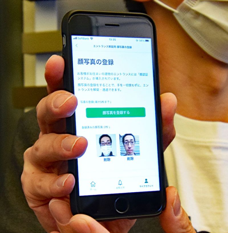 スマホで顔認証登録や遠隔での来訪者対応が可能