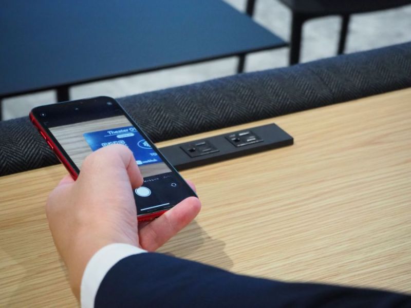 スマートフォンアプリで座席を予約できる。
