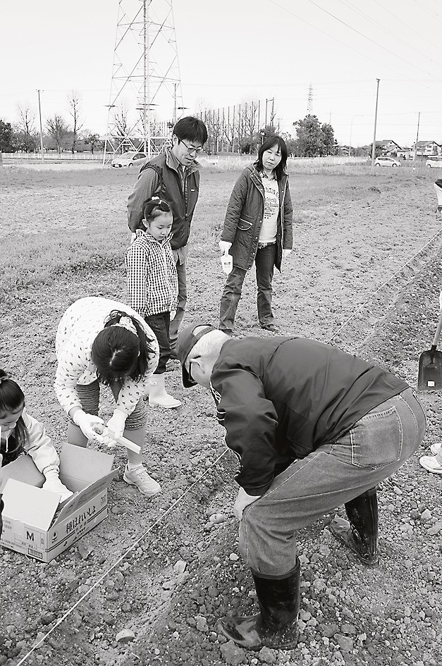 高齢者と子供が一緒になって行った農業イベント
