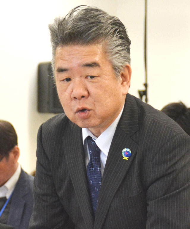 同会合であいさつした服部技術審議官