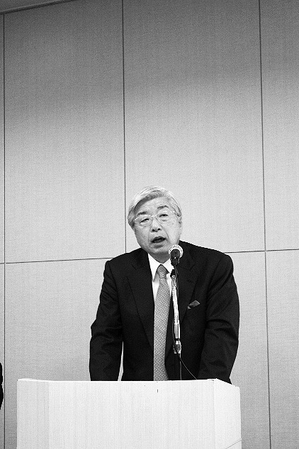 年間1000戸のマンション供給を目指す方針を語るサンケイビルの飯島社長